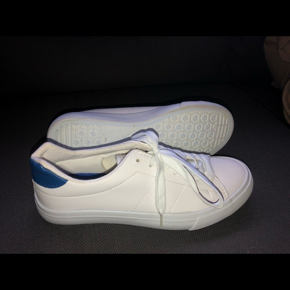 White Skeakers - Picture 1 of 4